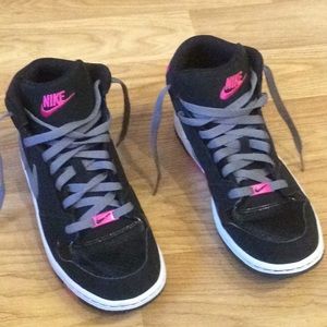 Nike youth 7 black and pink like new